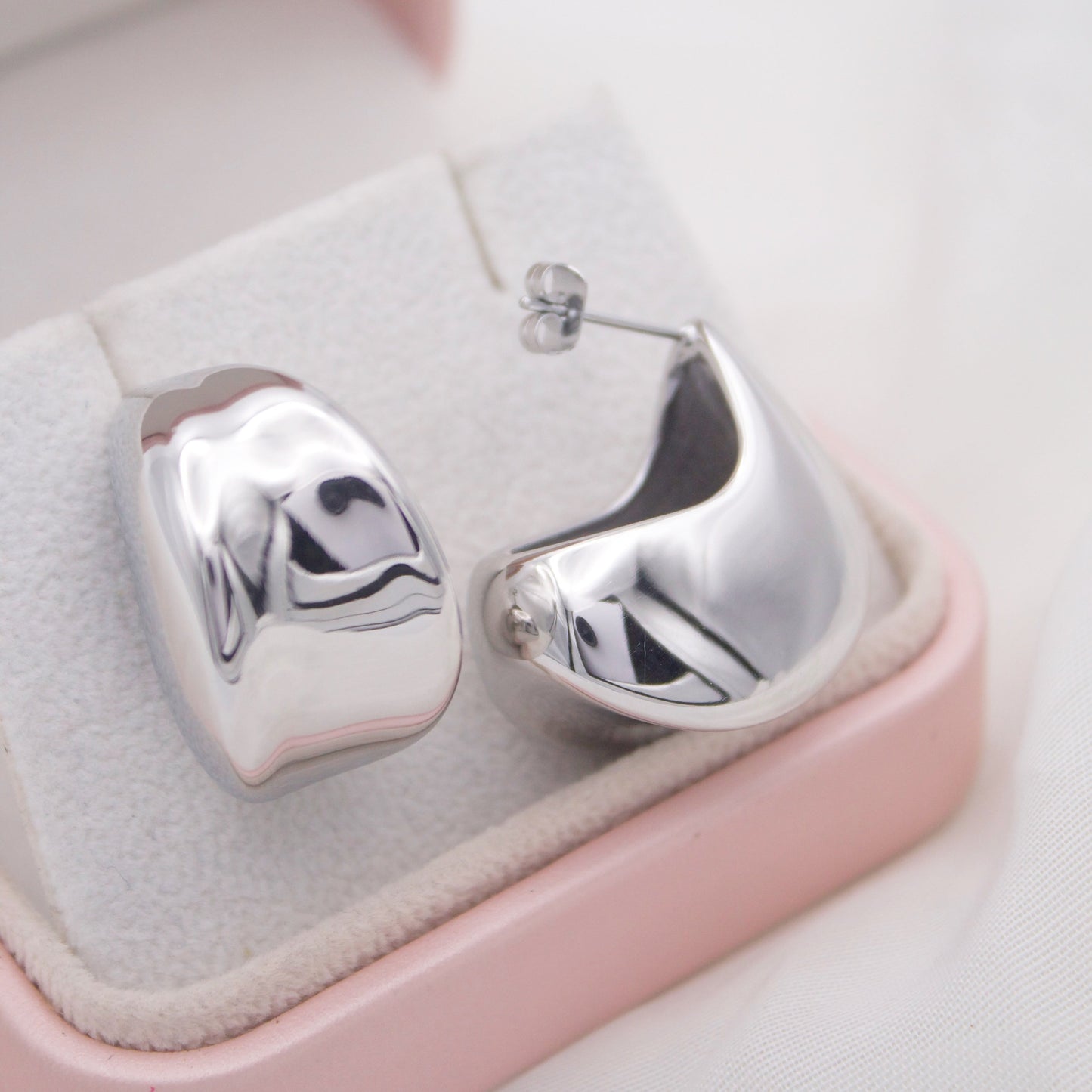 Isaura Silver Hoop Earrings