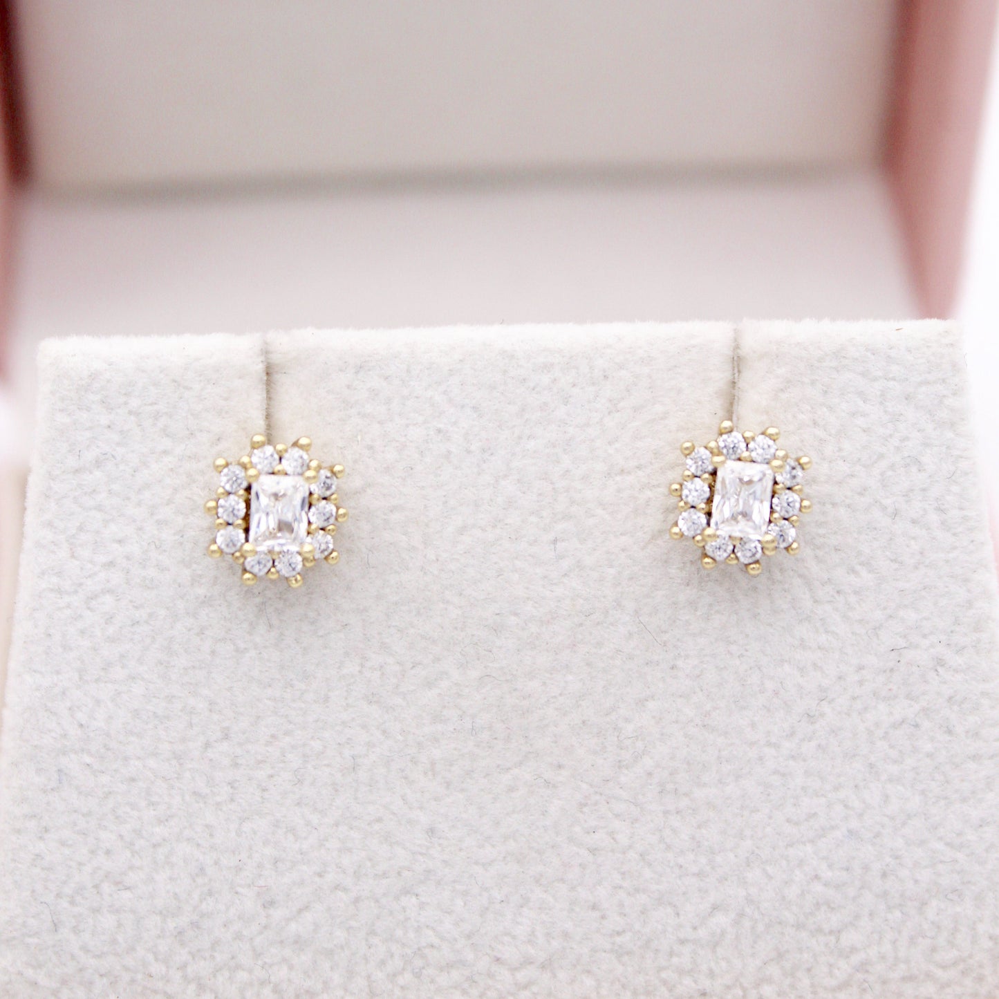 Airele Clear Stud Earrings