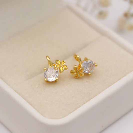 Avnie Stud Earrings