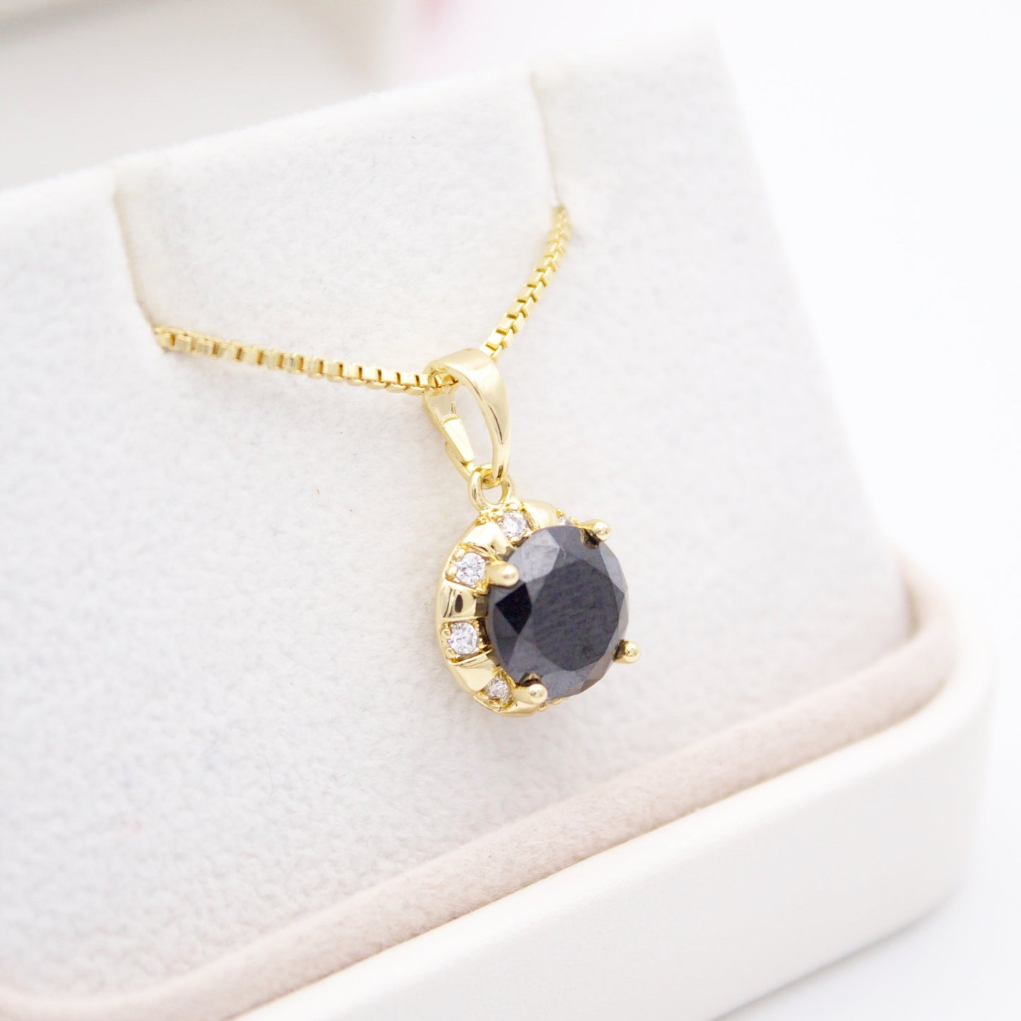 Amnette Clear Necklace