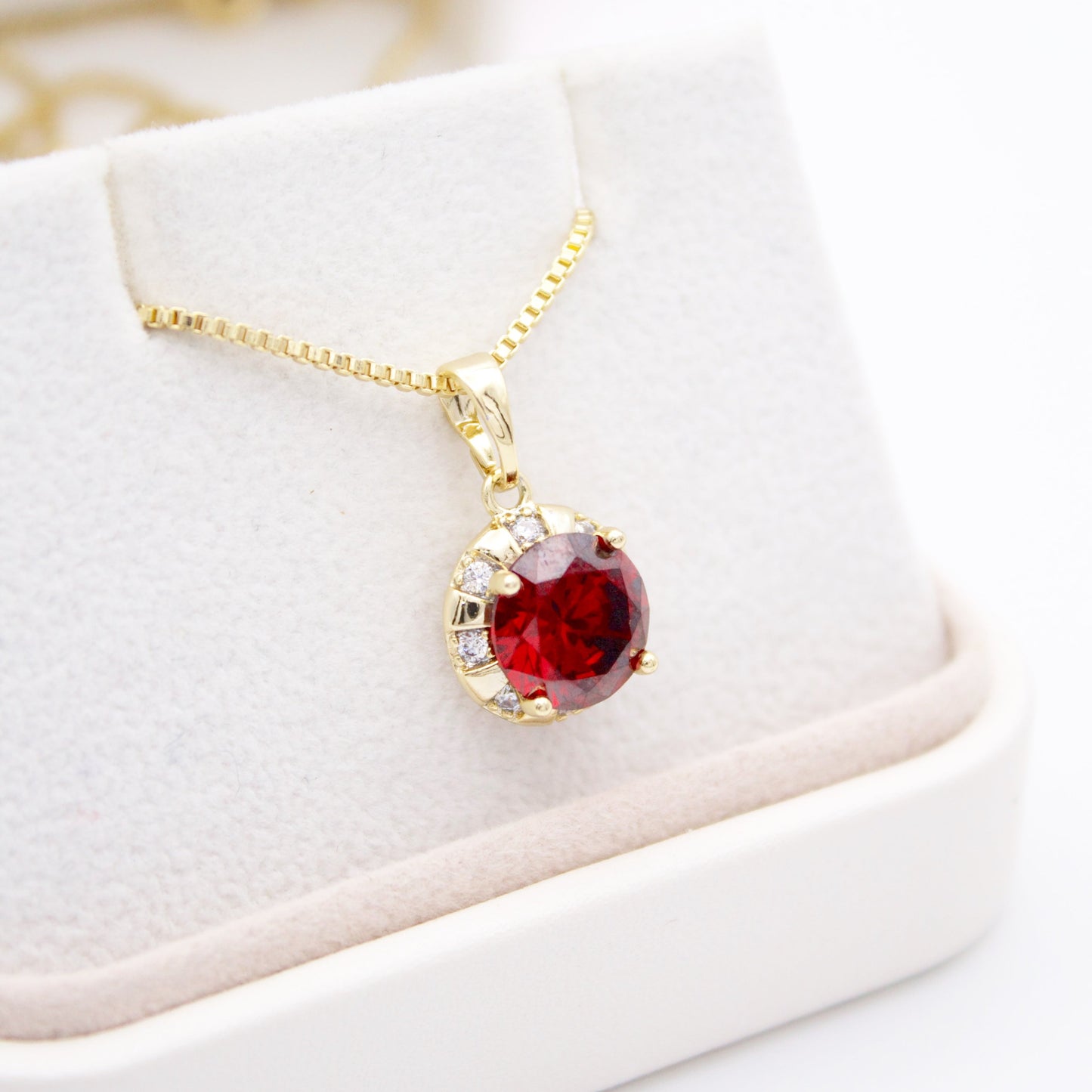 Amnette Clear Necklace