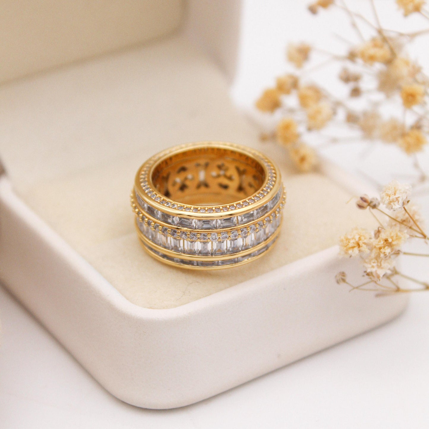 Noyabrina Ring