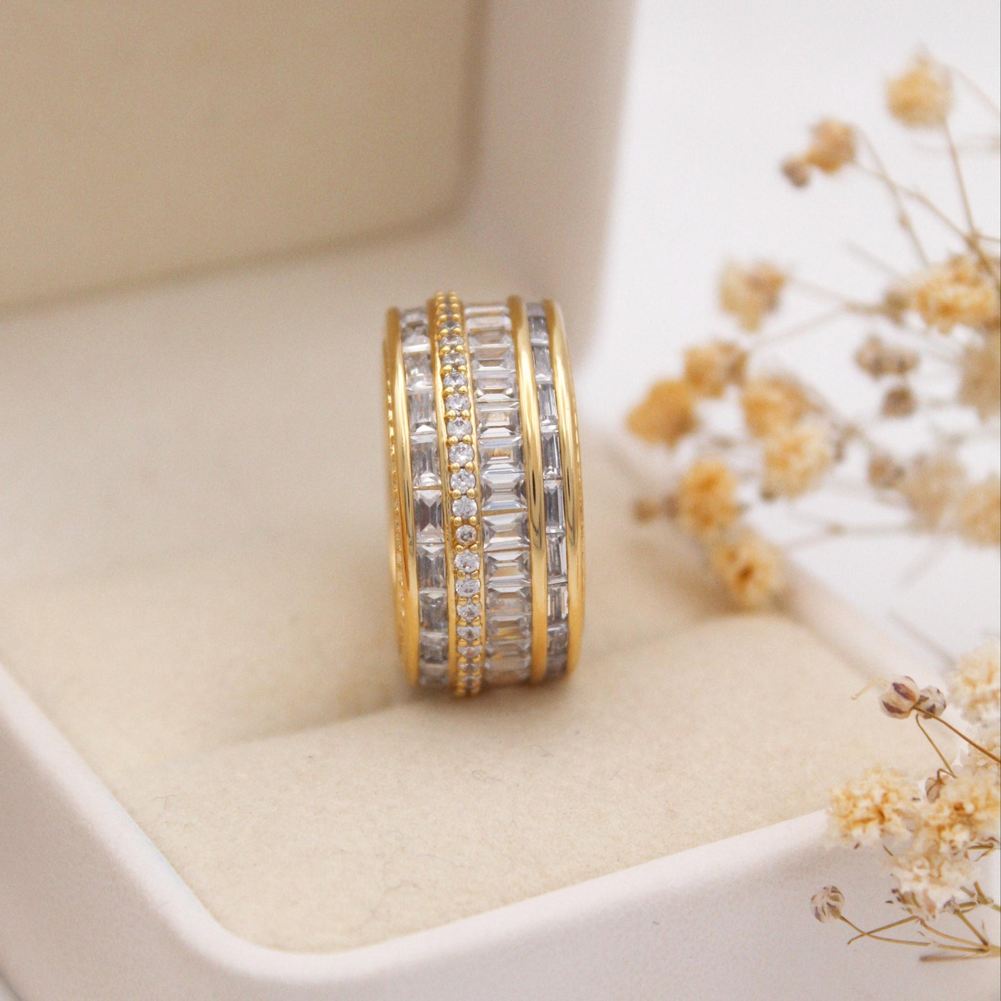 Noyabrina Ring