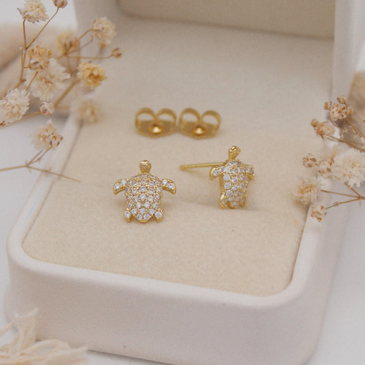 Chelora Stud Earrings