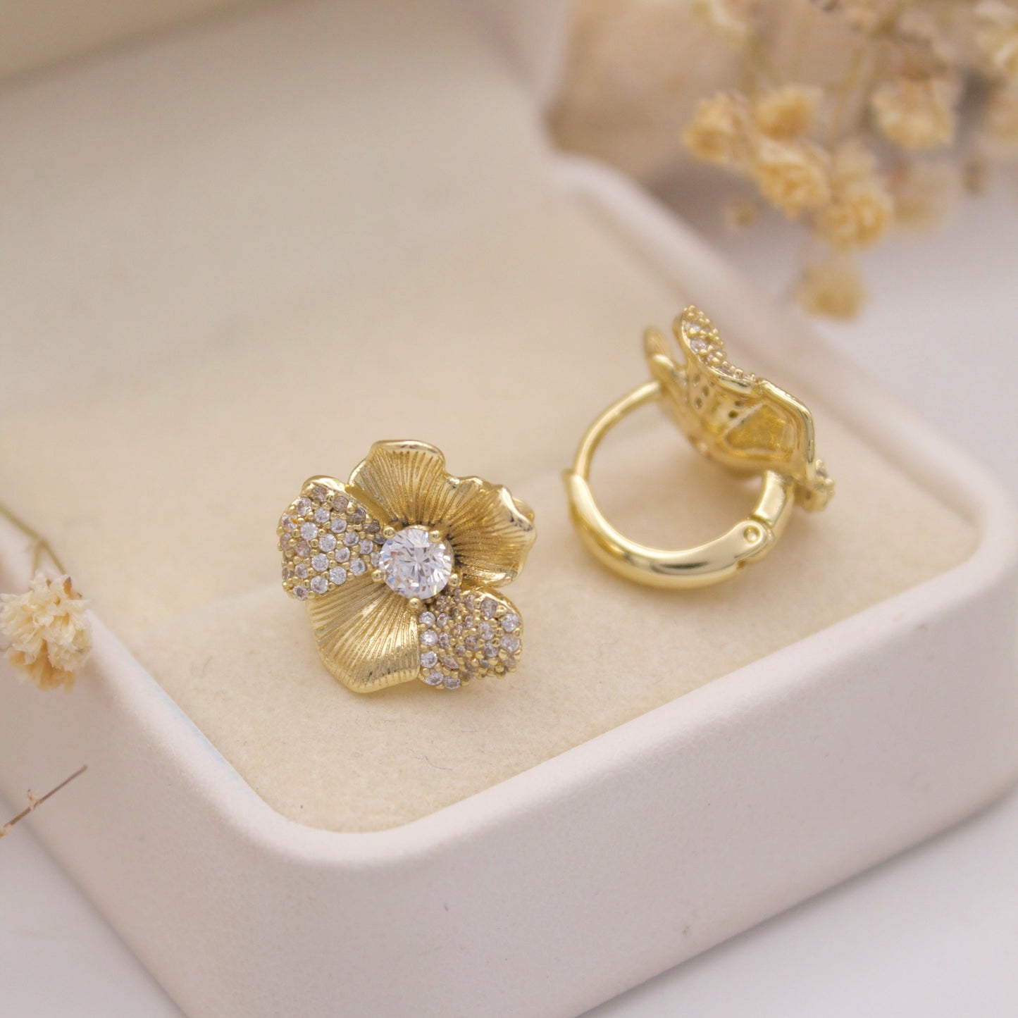 Floráis Huggie Earrings