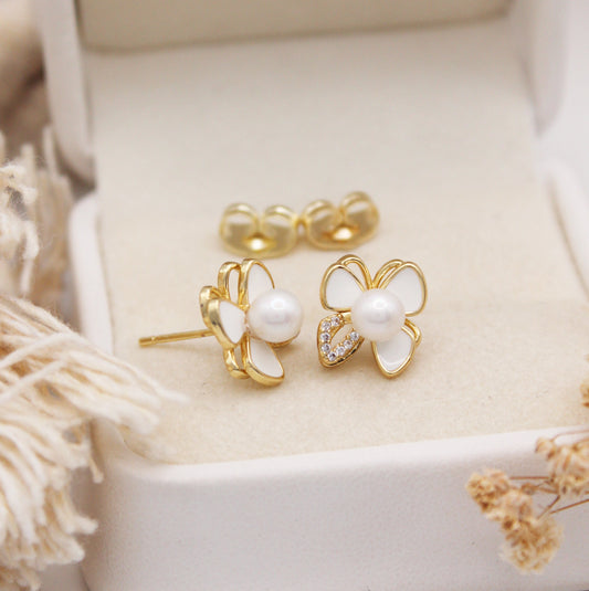 Luvine Pearl Stud Earrings
