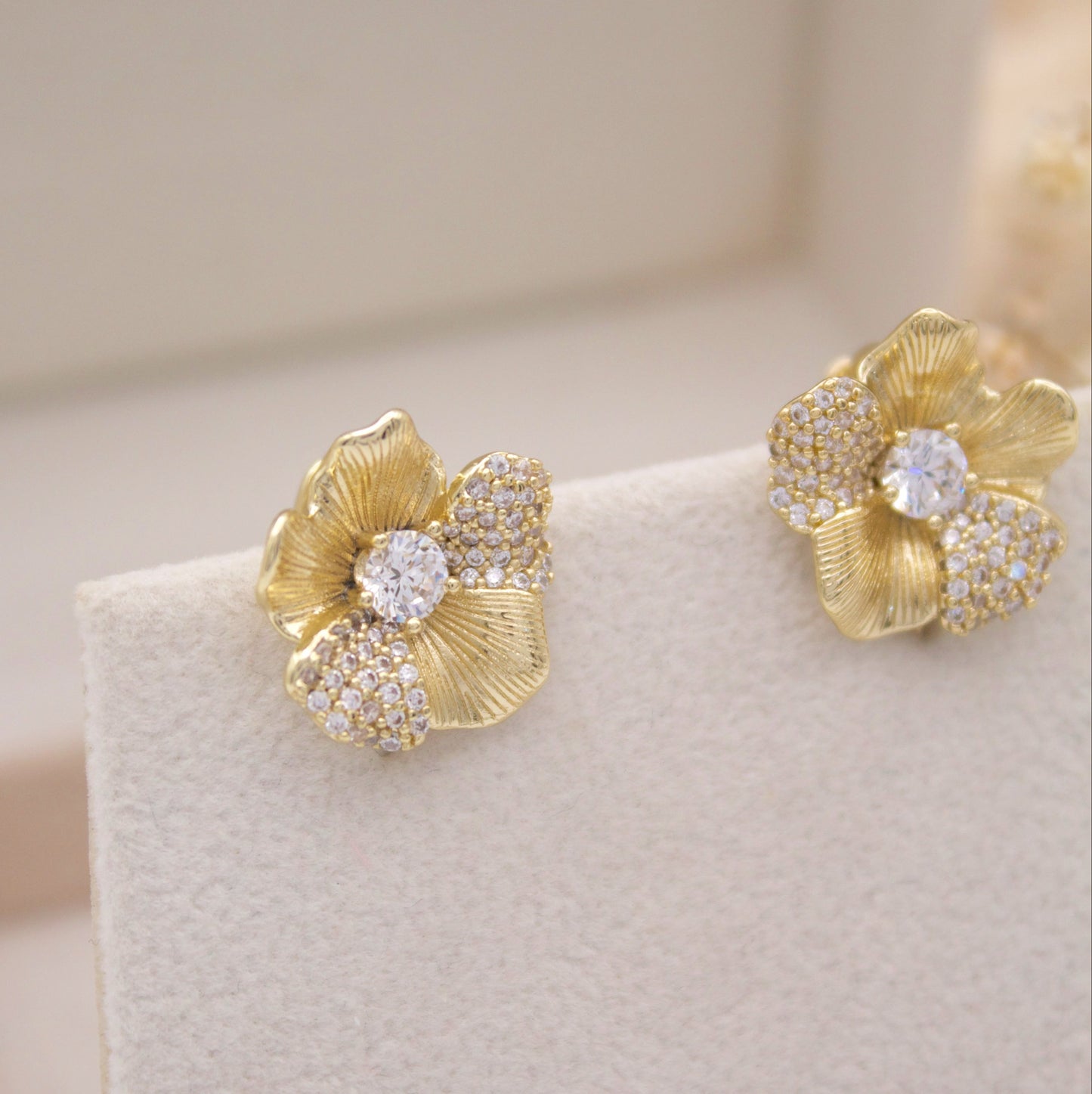 Floráis Huggie Earrings