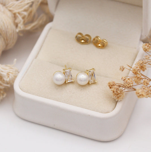 Elise Pearl Stud Earrings
