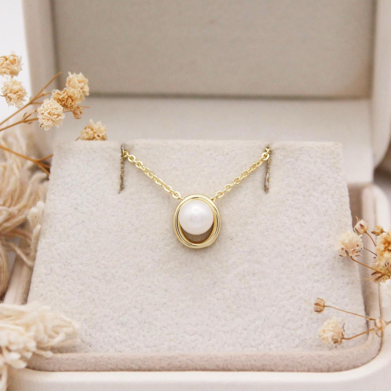 Eireen Pearl Necklace