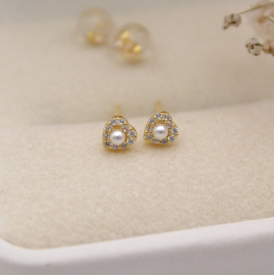 Nila Gold Stud Earrings