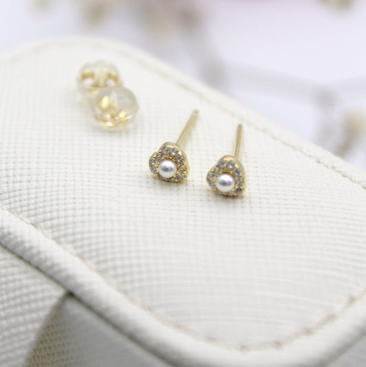 Nila Gold Stud Earrings