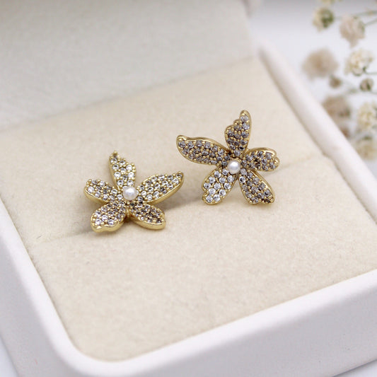 Ariela Stud Earrings