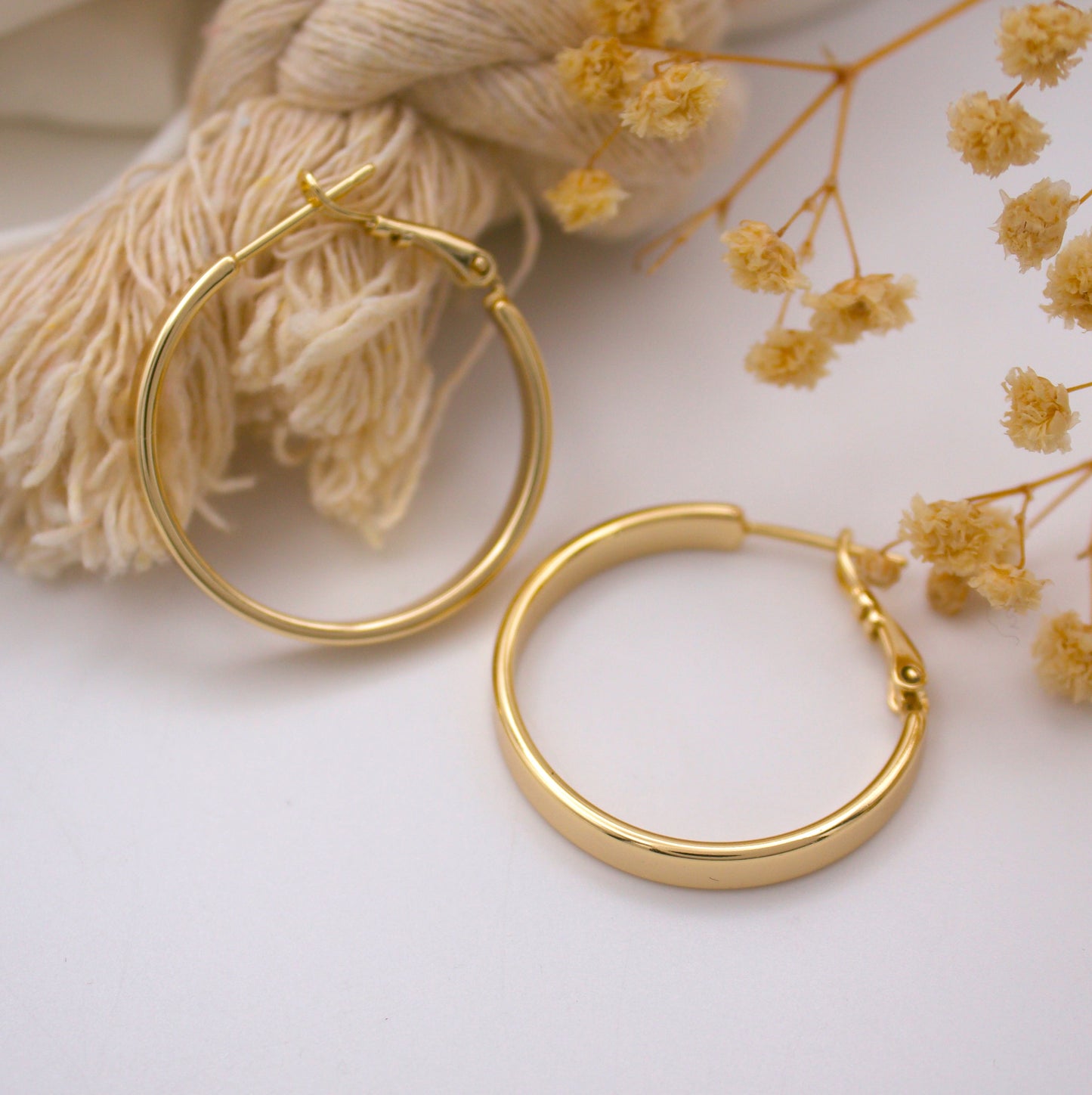 Delia Hoop Earrings (3 cm)