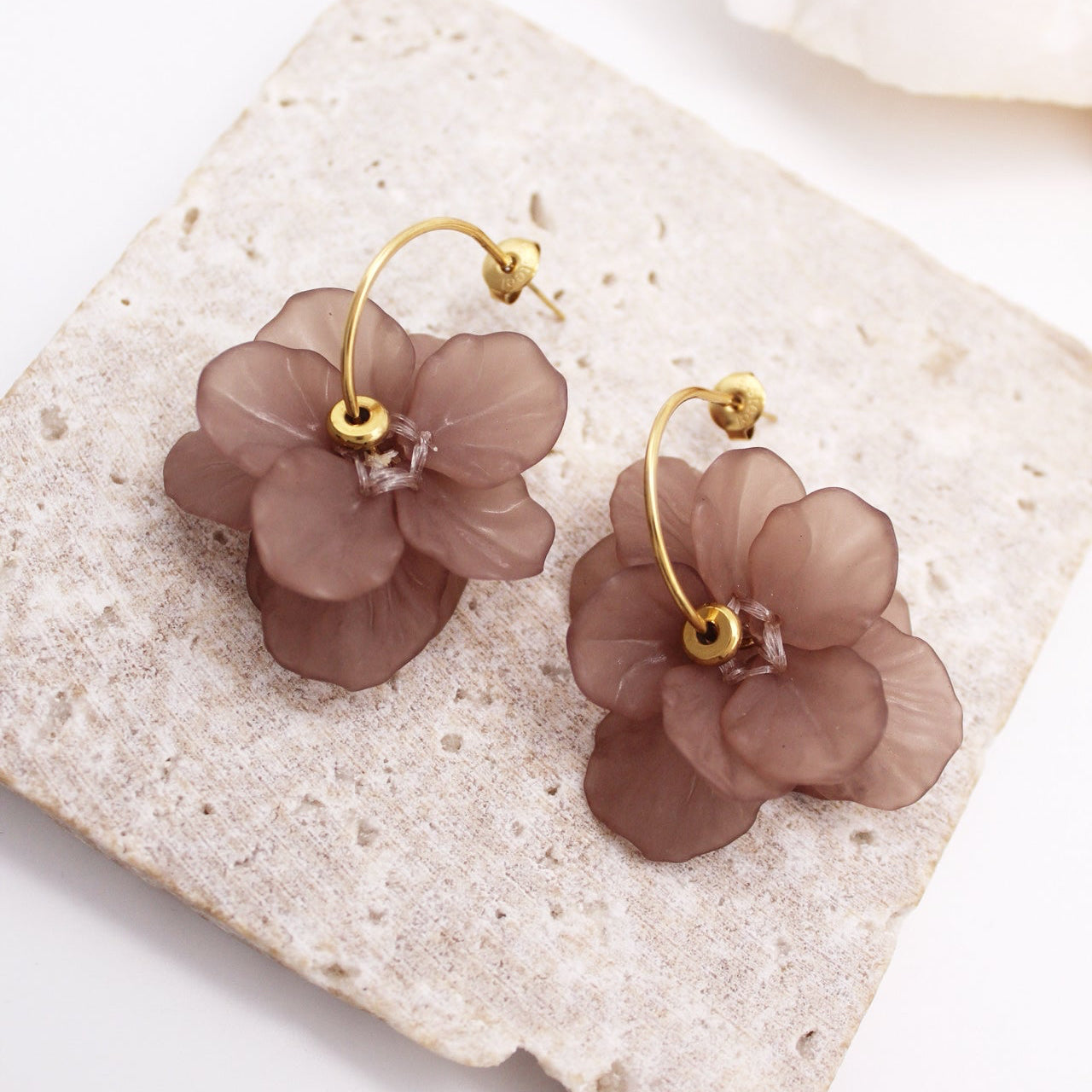 Lilith Stud Earrings - Púrpura