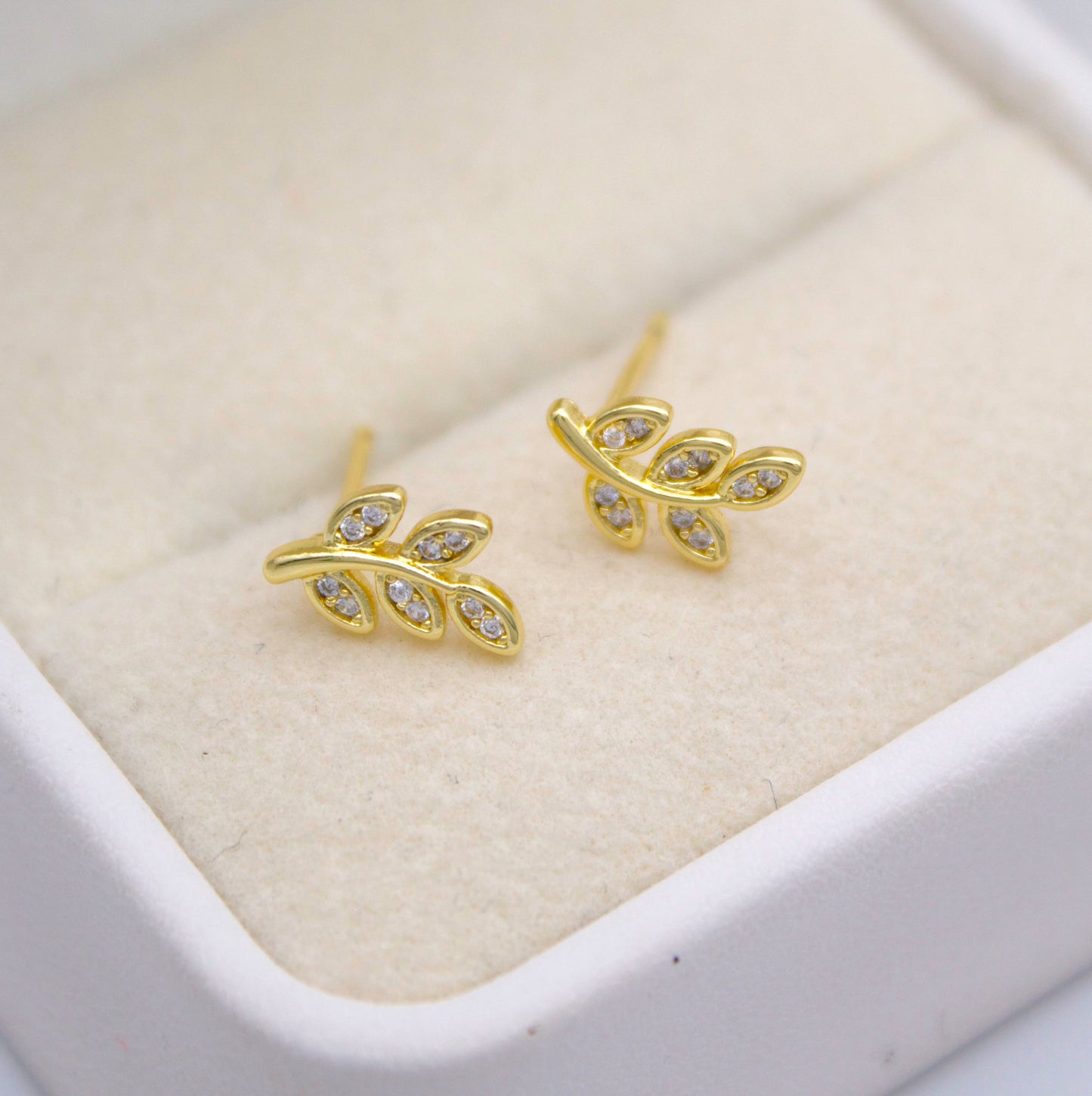 Hojitas Stud Earrings