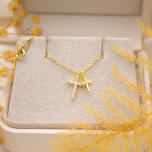 Veratis Cross Necklace