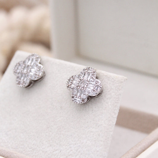 Valeria Stud Earrings