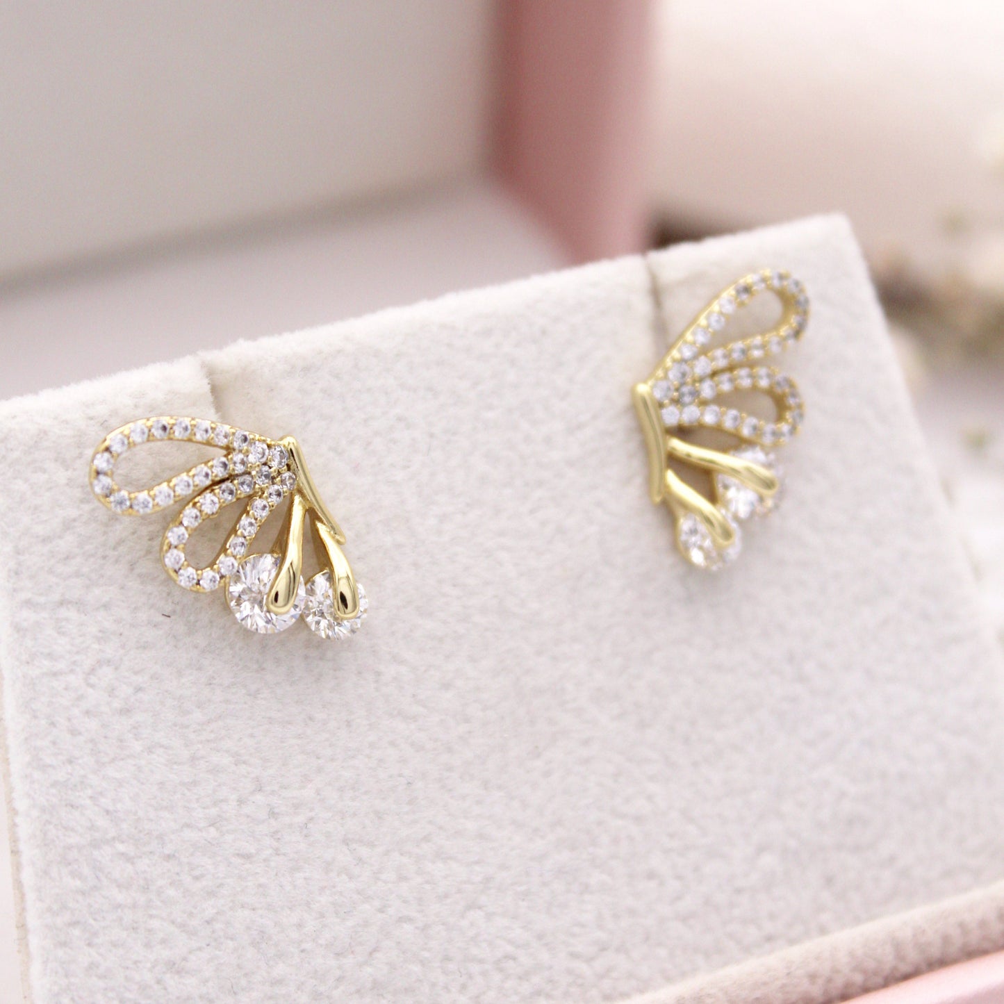 Ainha Stud Earrings