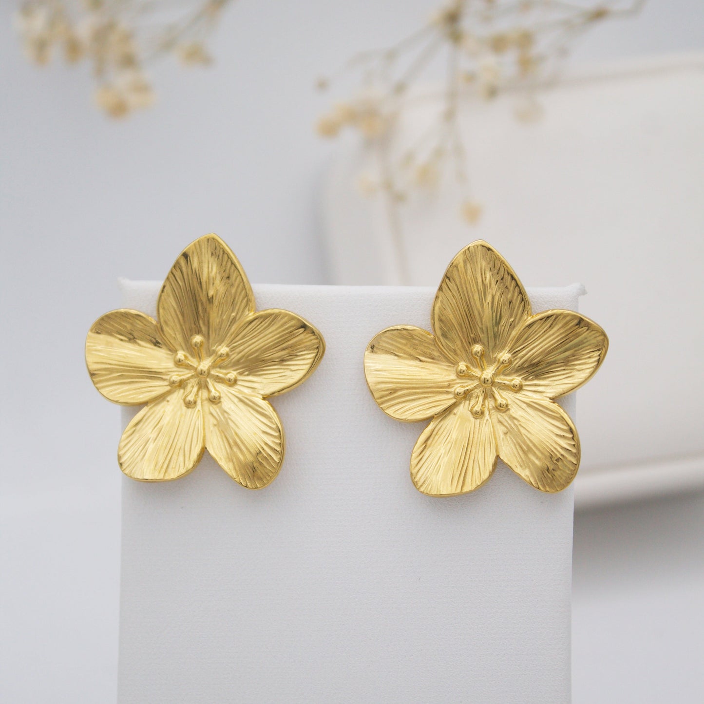 Daniasa Stud Earrings