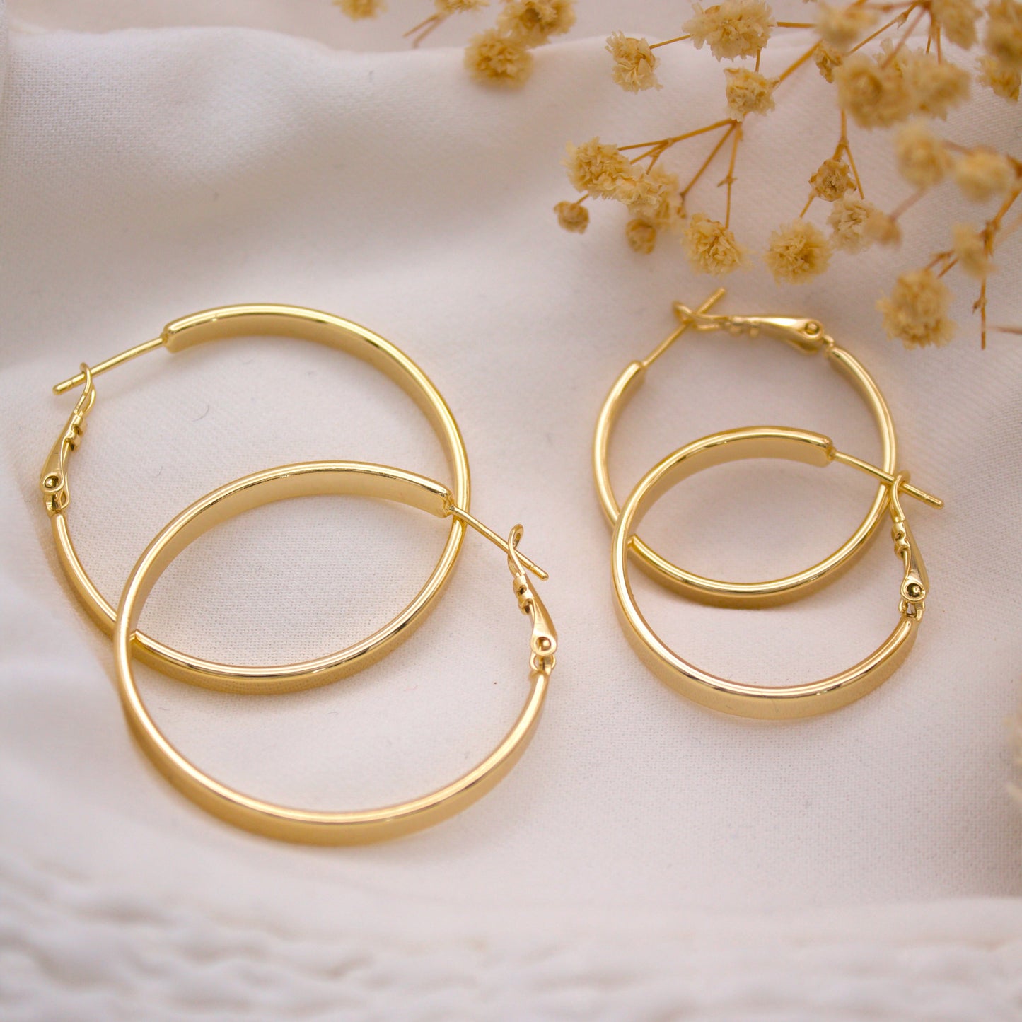 Delia Hoop Earrings (3 cm)