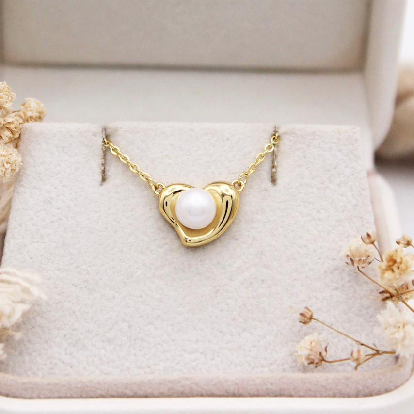 Corina Pearl Necklace