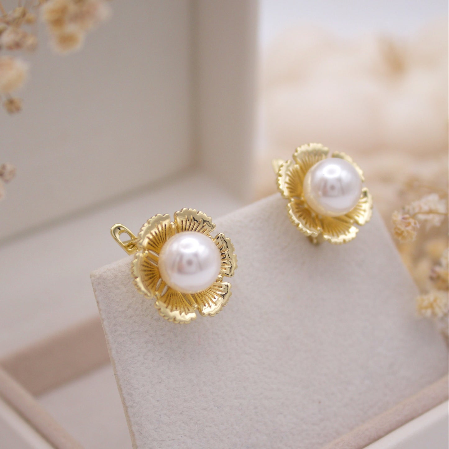 Azraelia Pearl Huggie Earrings