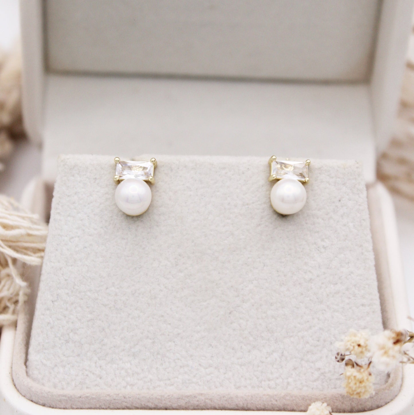 Elise Pearl Stud Earrings