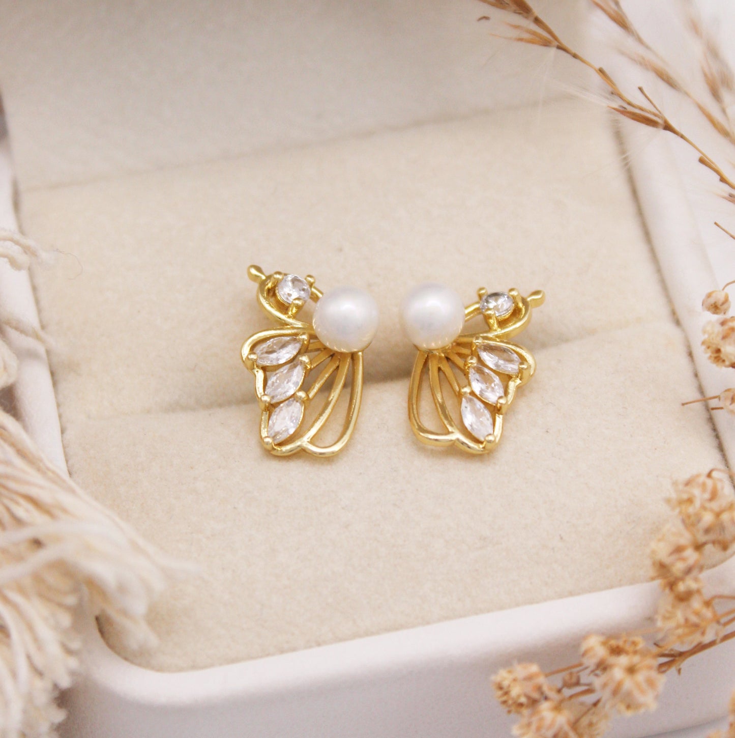Haelyn Pearl Stud Earrings