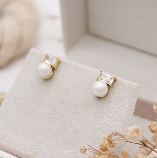 Elise Pearl Stud Earrings