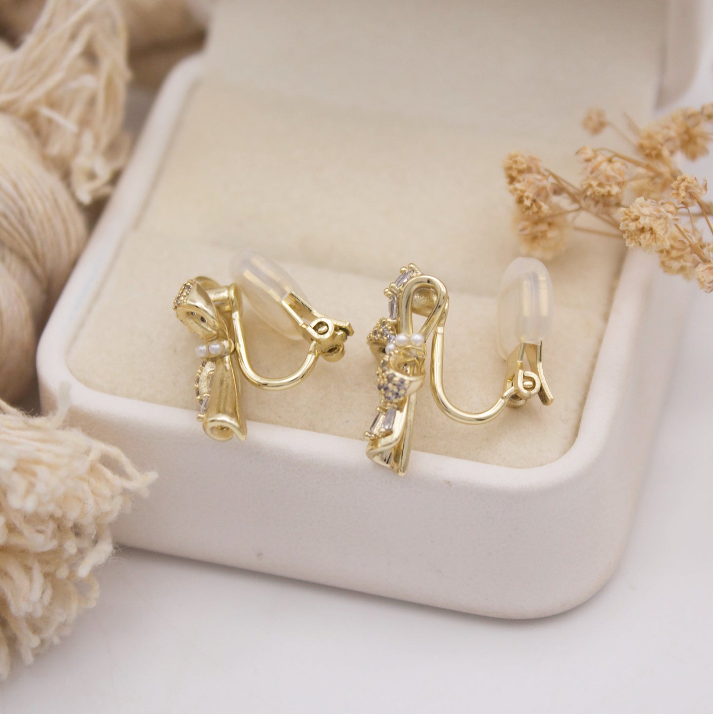 Ahnely Clip On Earrings